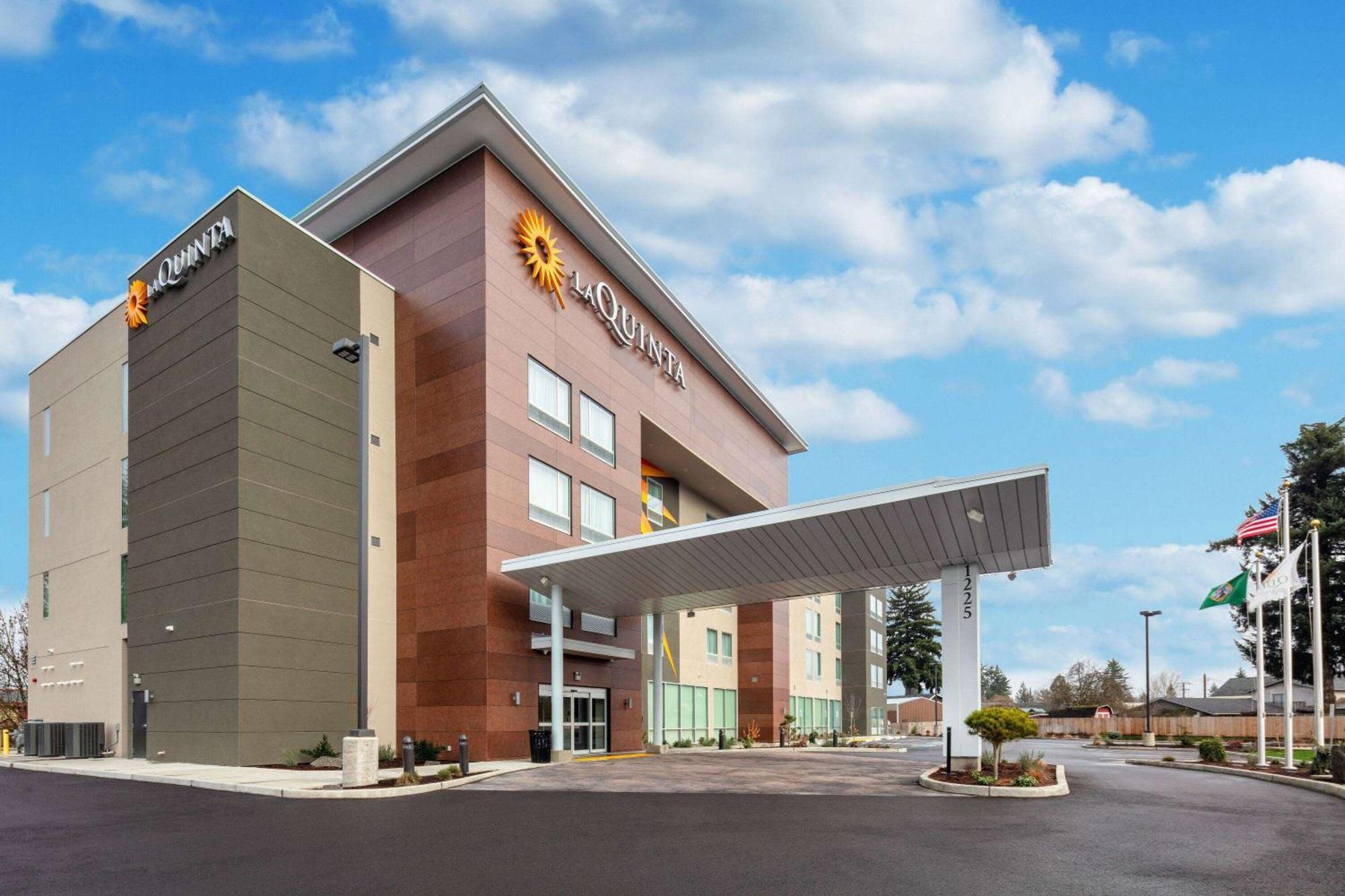La Quinta Inn & Suites By Wyndham Centralia Exterior photo