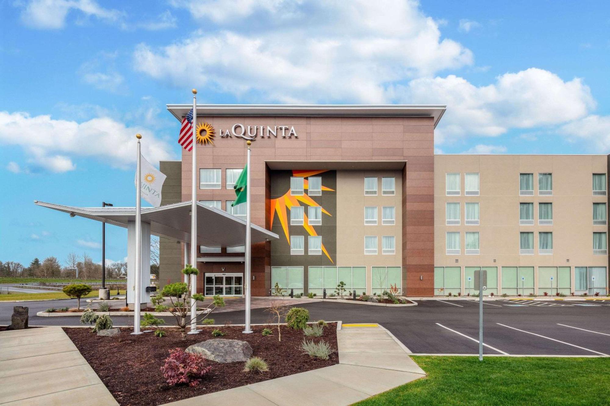 La Quinta Inn & Suites By Wyndham Centralia Exterior photo